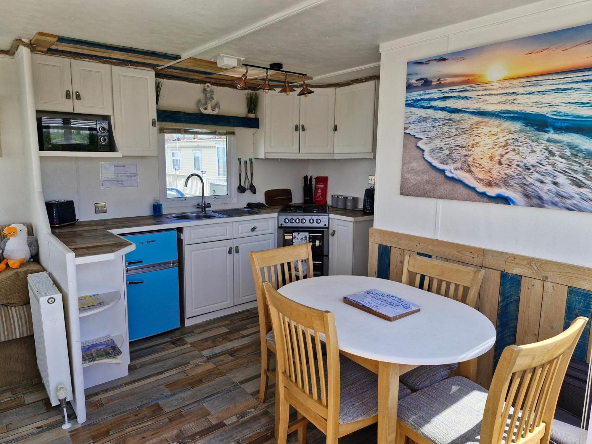 Driftwood - Dog Friendly Creek Holiday home *