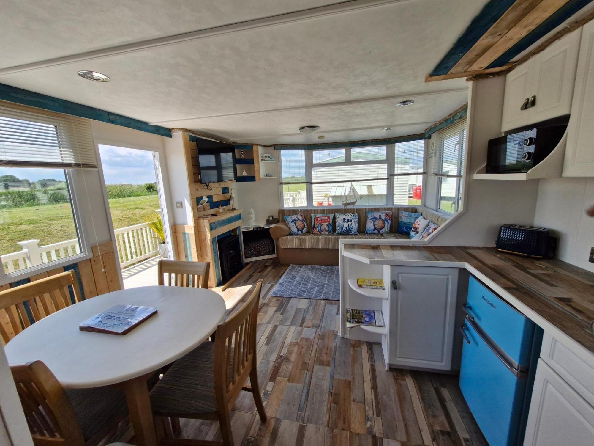 Driftwood - Dog Friendly Creek Holiday home *